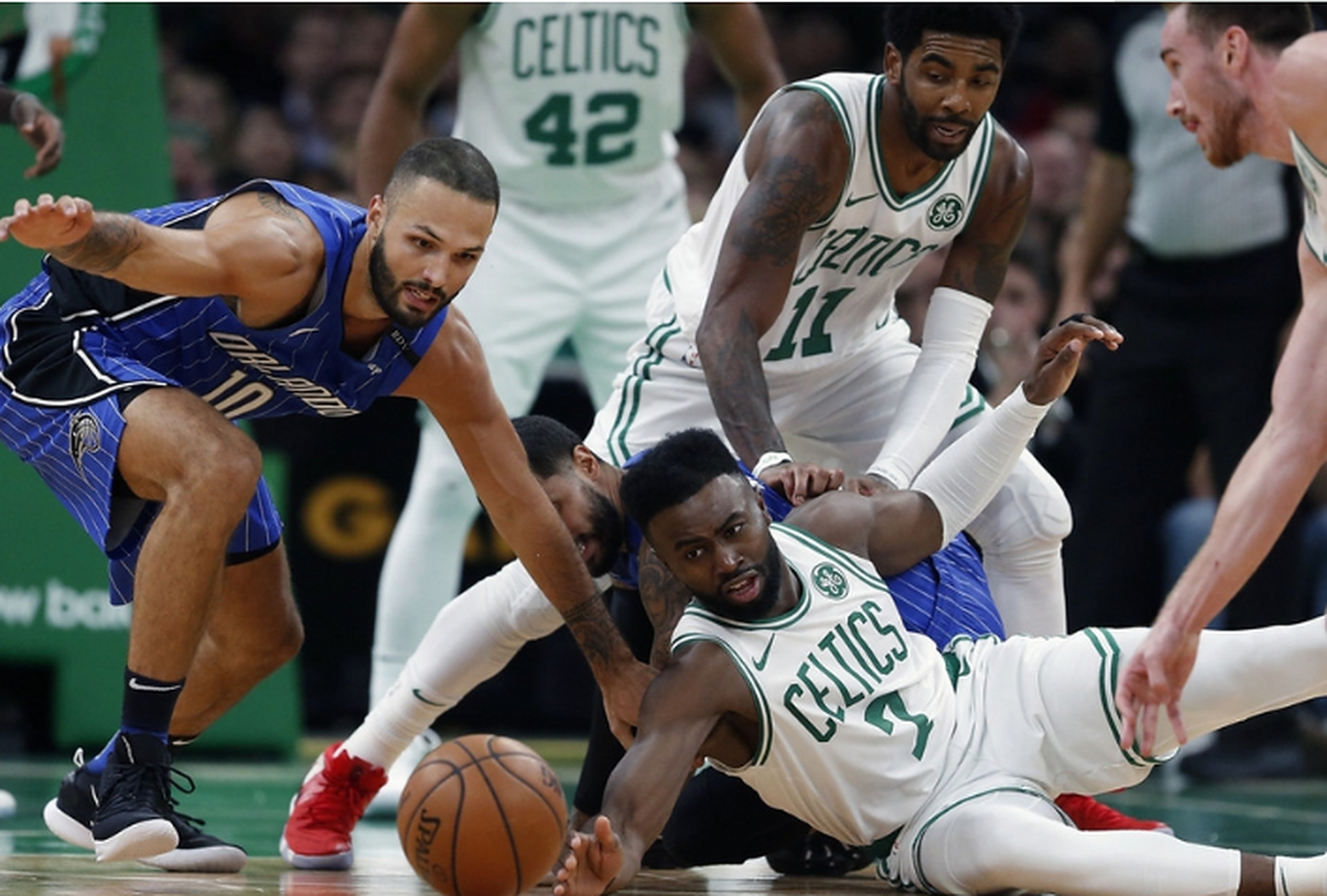 关于波士顿凯尔特人内部会议纪要流出——国际比赛日单刀错失；NBA常规赛使命明确；更衣室氛围转暖的信息